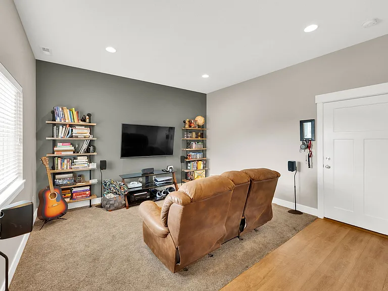 67 S Walker Pl — Photo 3