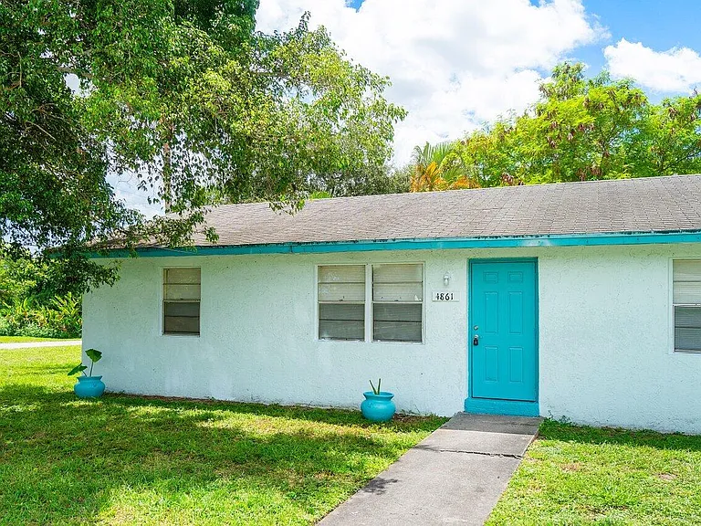 4861 Gulfstream Rd — Photo 2
