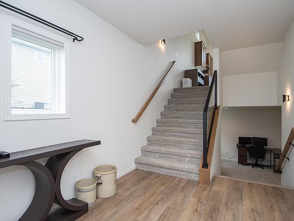 3rd image of 4871 Hampton Cir S