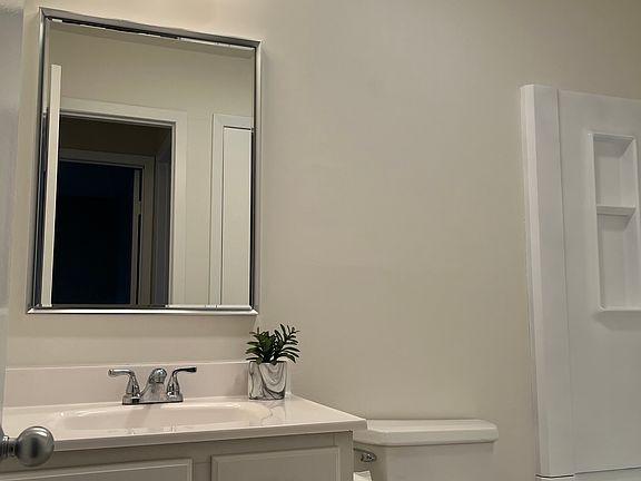 5th image of 313 Spruce Hills Dr