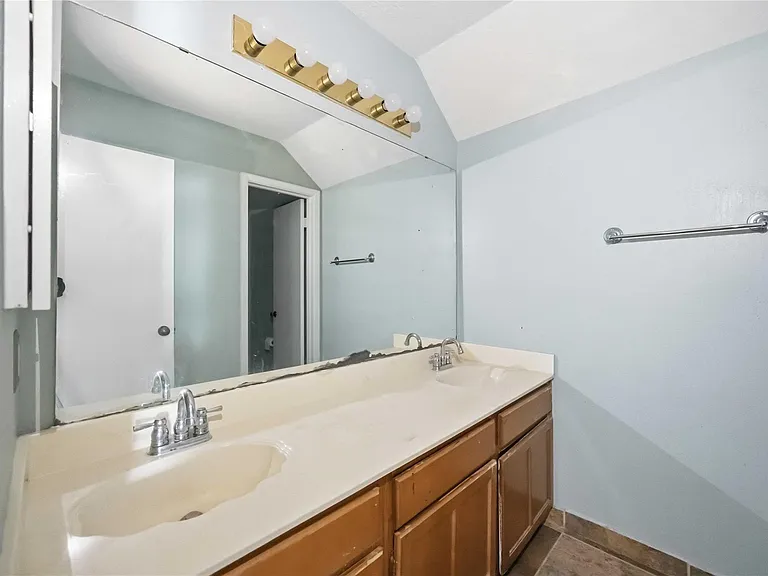 7330 Maple Walk Dr — Photo 24