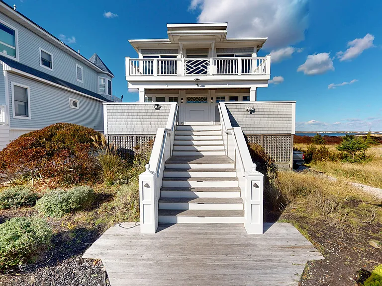 750 Dune Rd — Photo 16