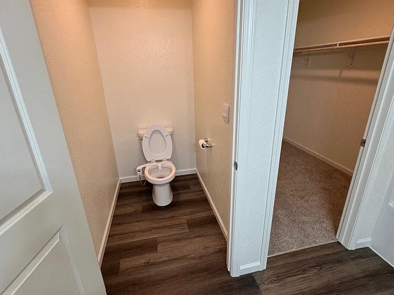 861 N Ocean St — Photo 15