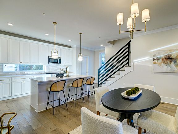 3rd image of 1150 Valdosta St #403