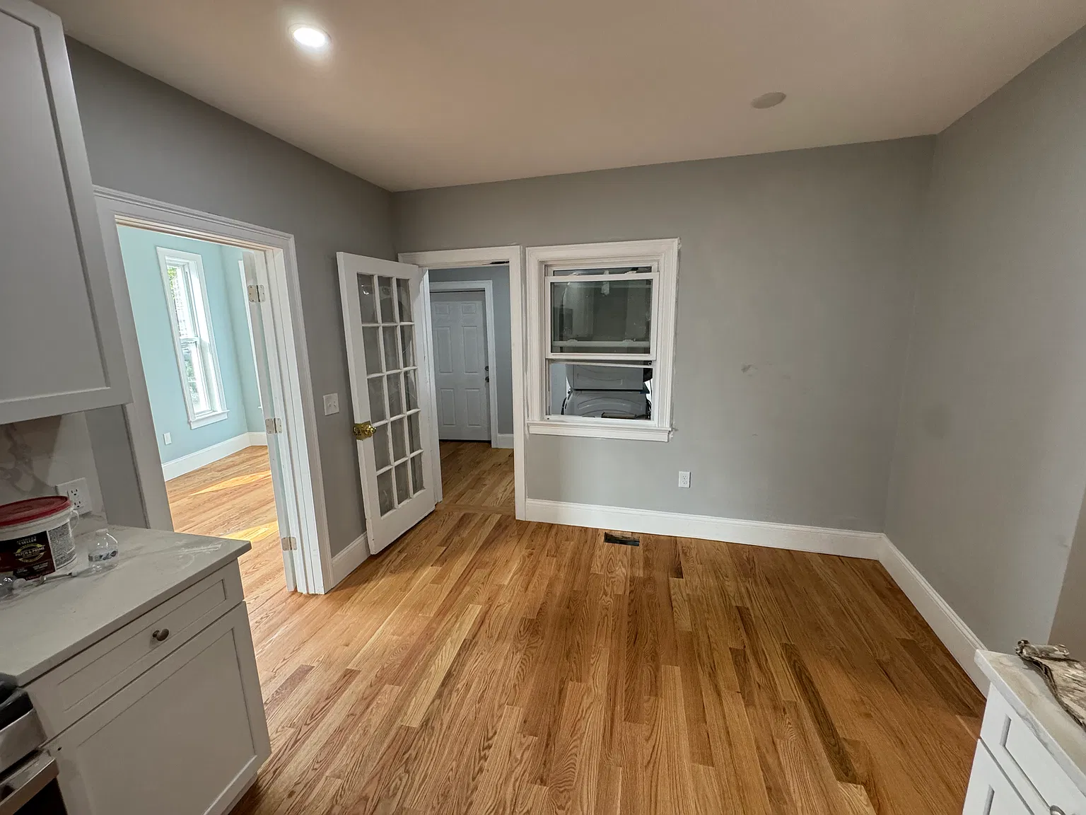 5 bed, 9999 sqft, $4,600 — Photo 3