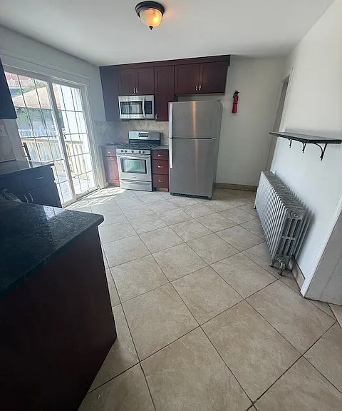 530 W Elm St — Photo 5