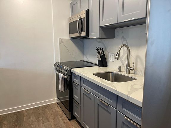 5th image of 229 Paoakalani Ave #1905