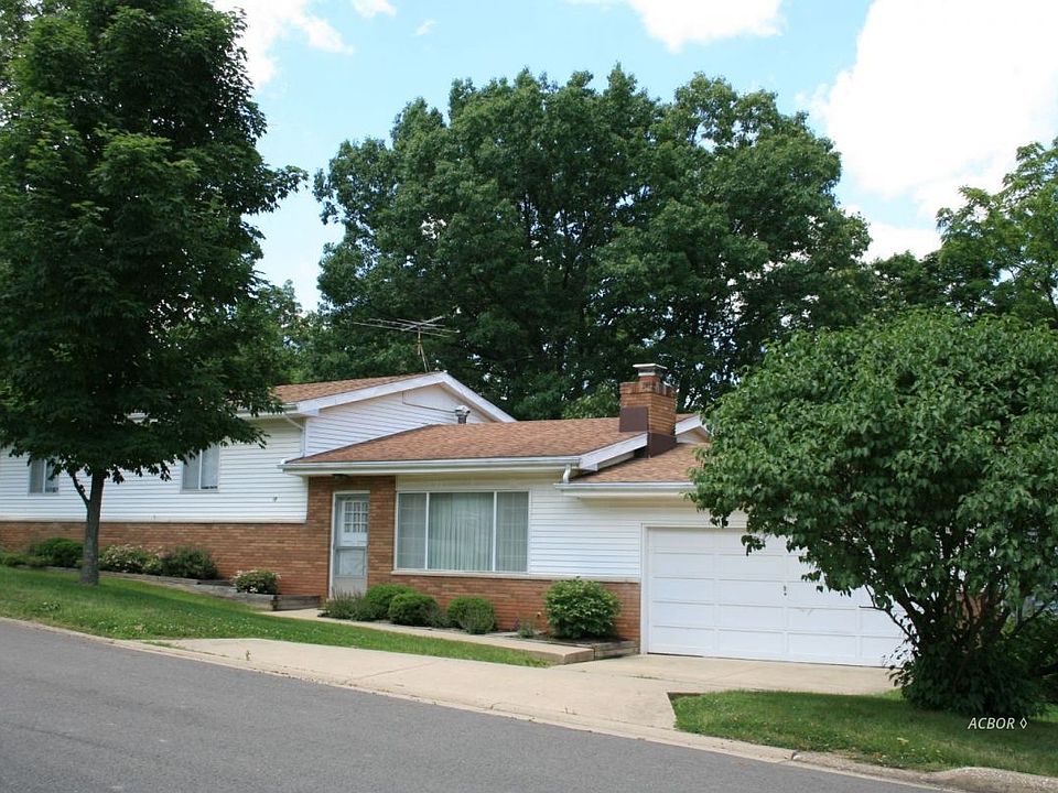 1st image of 17 Canterbury Dr