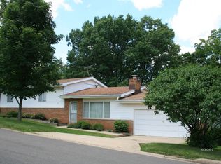17 Canterbury Dr, Athens, OH 45701