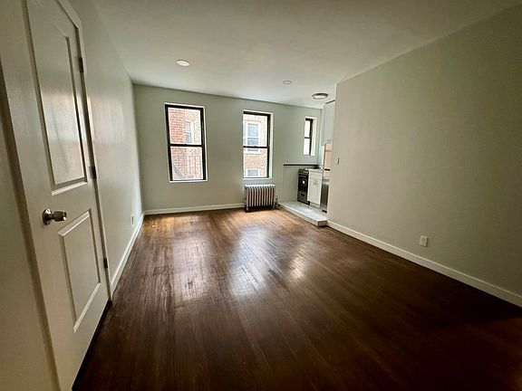 4th image of 140-70 Ash Ave #406