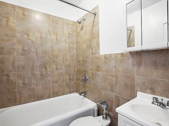 5th image of 208 W 23rd St APT 312
