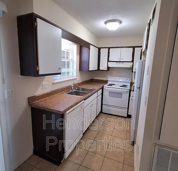 1381 N 6th St — Photo 7
