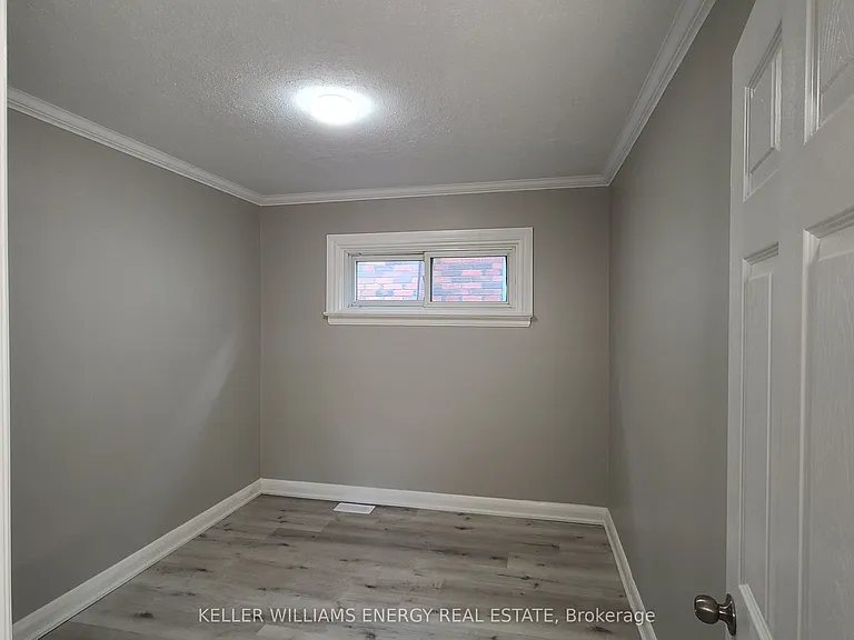 201 Celina St #UPPER — Photo 12