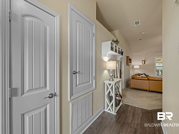 2nd image of 22119 Garland Loop