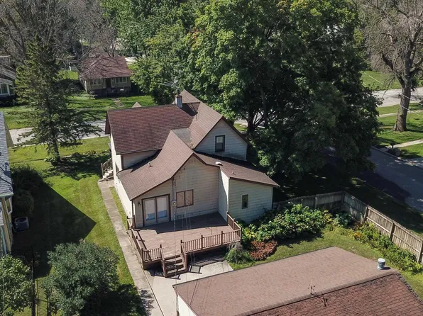 403 3rd Ave, Ackley, IA 50601