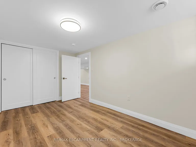18 Princess St #LOWER — Photo 10