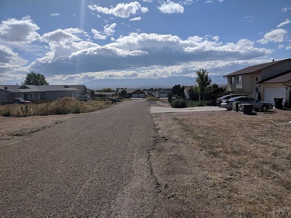 2nd image of 811 S Laurue Dr