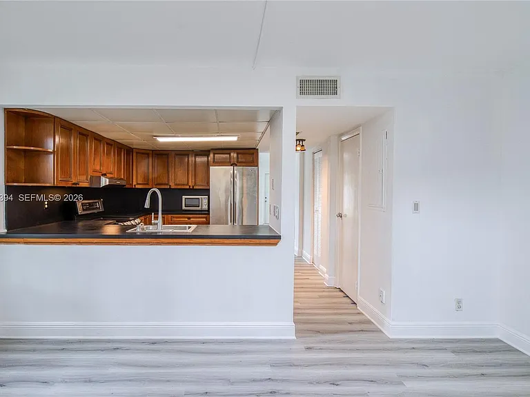 5259 SW 40th Ave #26 — Photo 7
