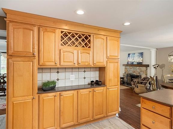 5th image of 169 Walton Dr