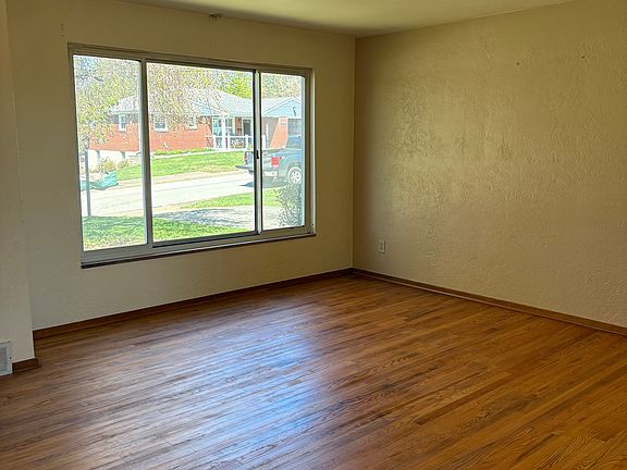 5th image of 1104 Grandview Dr