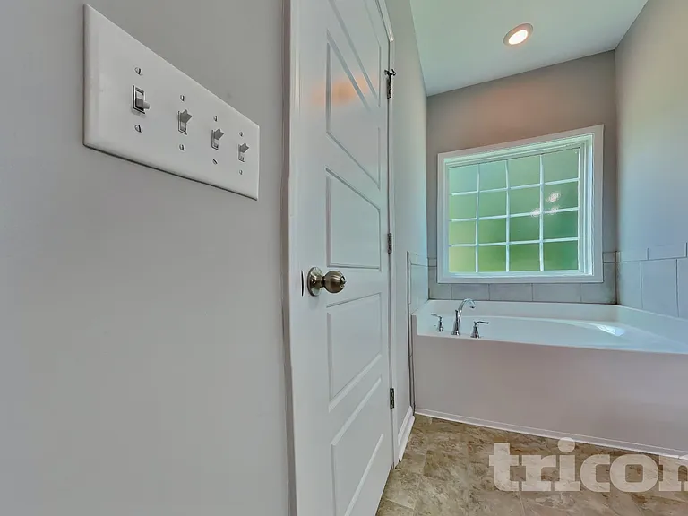 741 W Coker Way — Photo 10