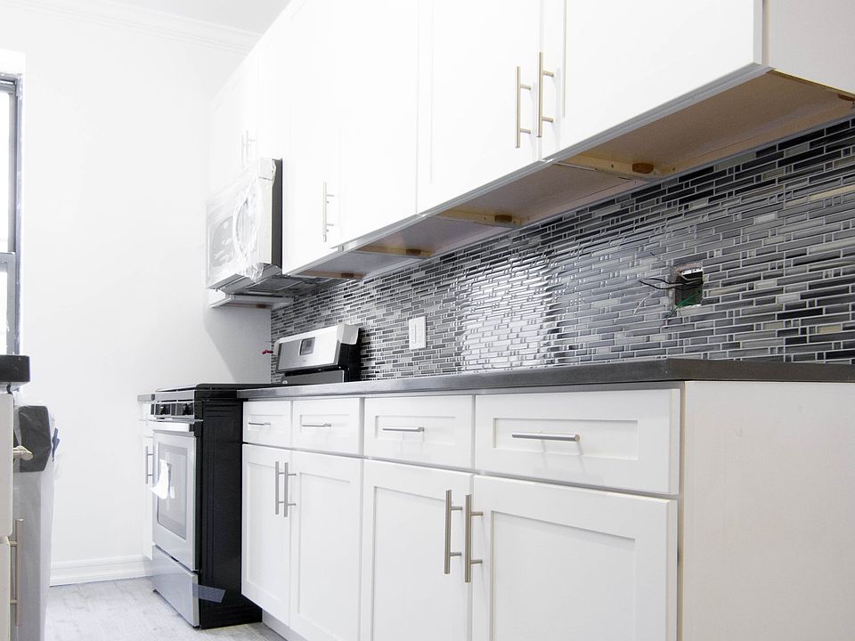1st image of 162 W 54th St APT 4D