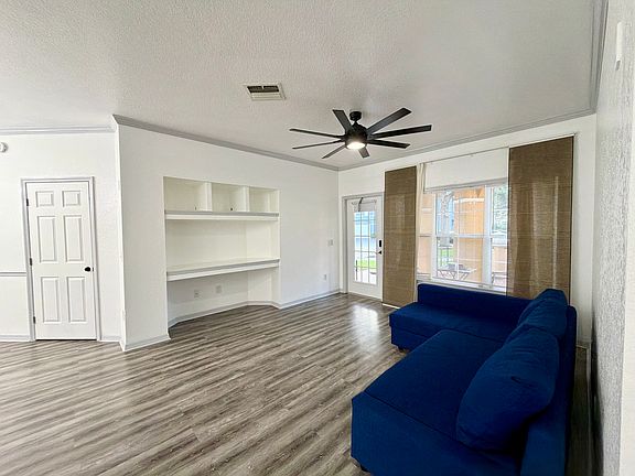 5th image of 3615 Conroy Rd APT 611