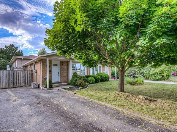 483 Kingscourt Dr #A, Waterloo, ON N2K 2X9