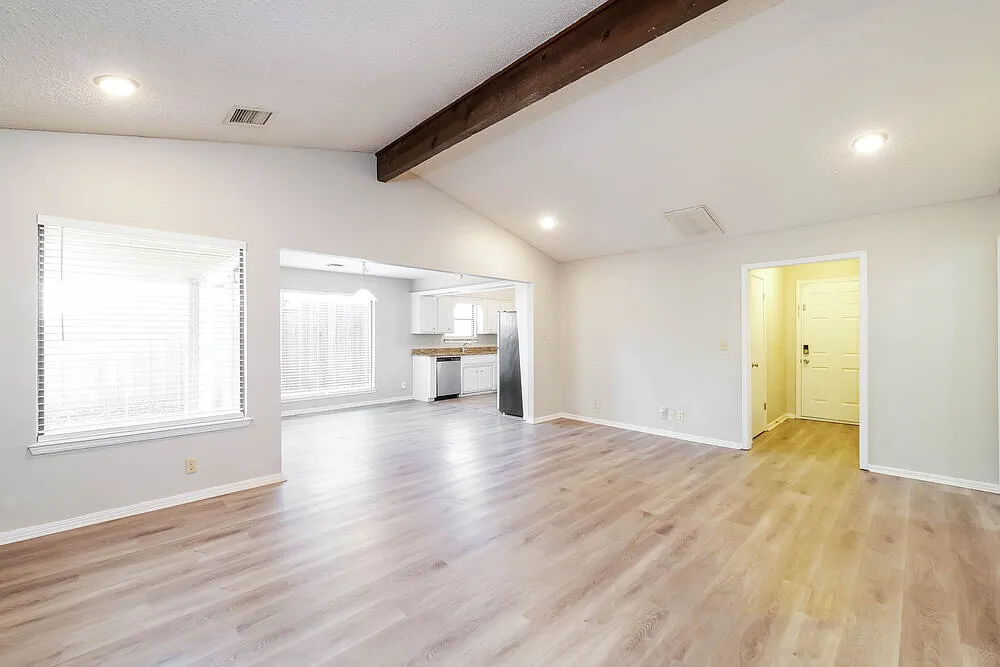 3 bed, 2.0 bath, 1660 sqft, $1,705 — Photo 4