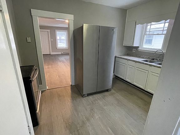 4th image of 3309 Central Dr