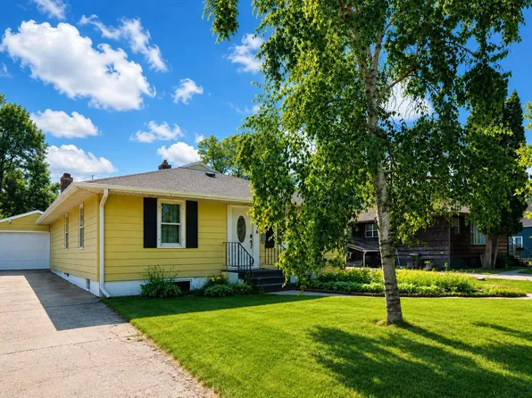 806 5th St NE, Staples, MN 56479