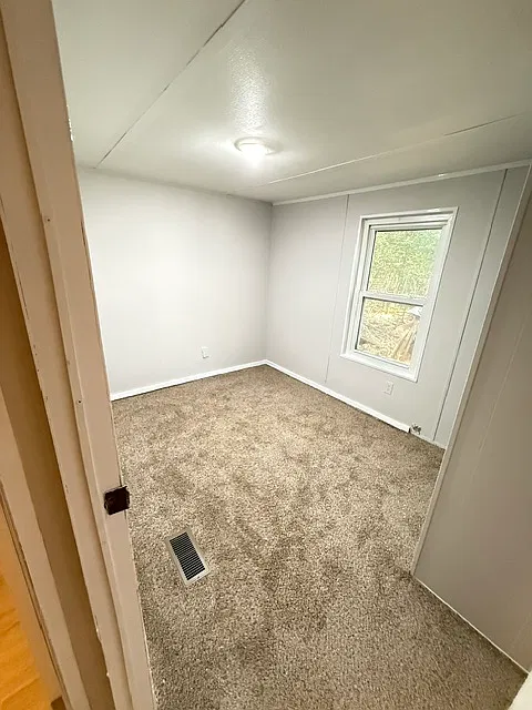 3 bed, 1048 sqft, $1,350 — Photo 2