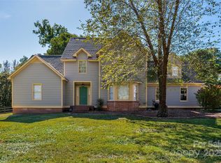 8211 Prince Valiant Dr, Waxhaw, NC 28173