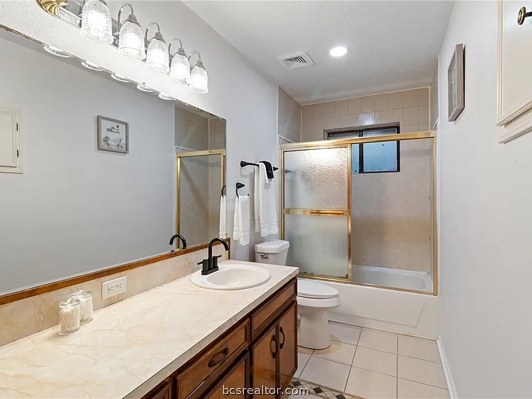 1105 Holleman Dr — Photo 22