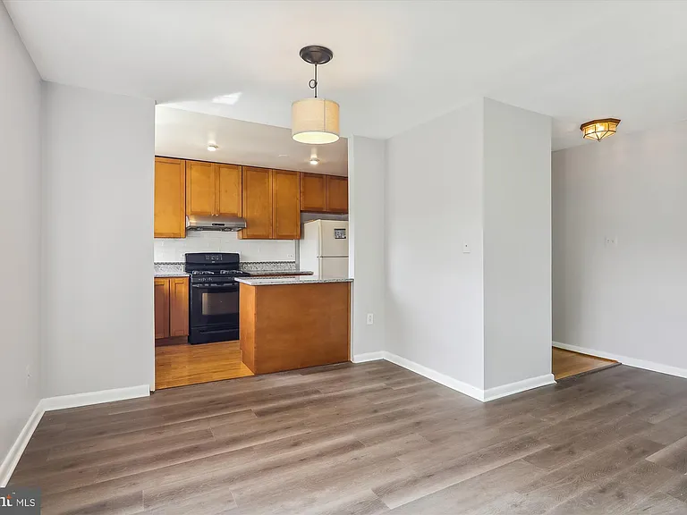 10631 Montrose Ave #M-202 — Photo 14