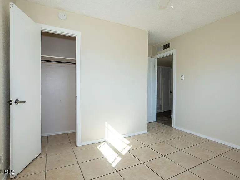 9309 Montgomery Dr — Photo 15