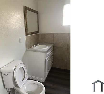 3rd image of 1003 E 45th St