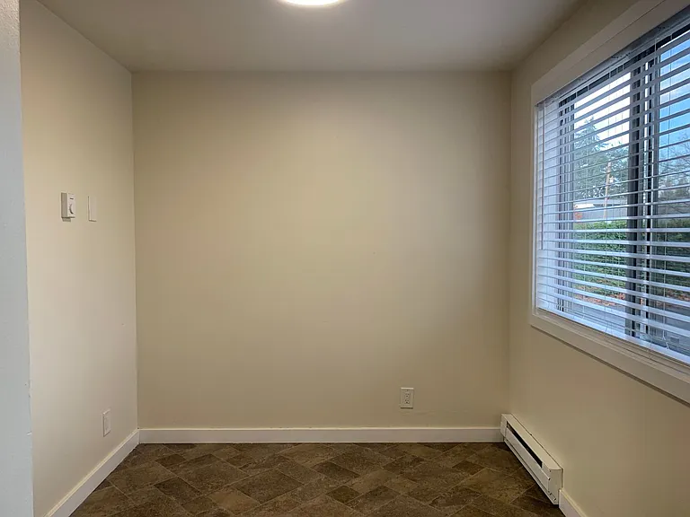 C2402 - Maple Court Apartments — Photo 7