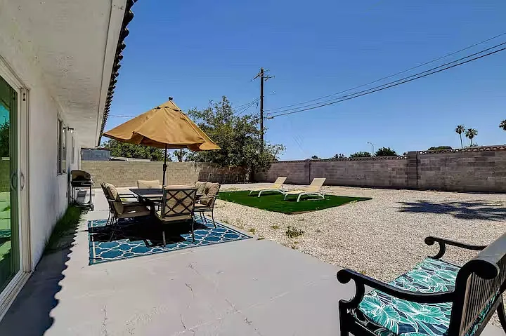 Tumbleweed Ave — Photo 10