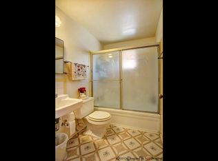 3128 Barcelona Rd SW, Albuquerque, NM 87105
