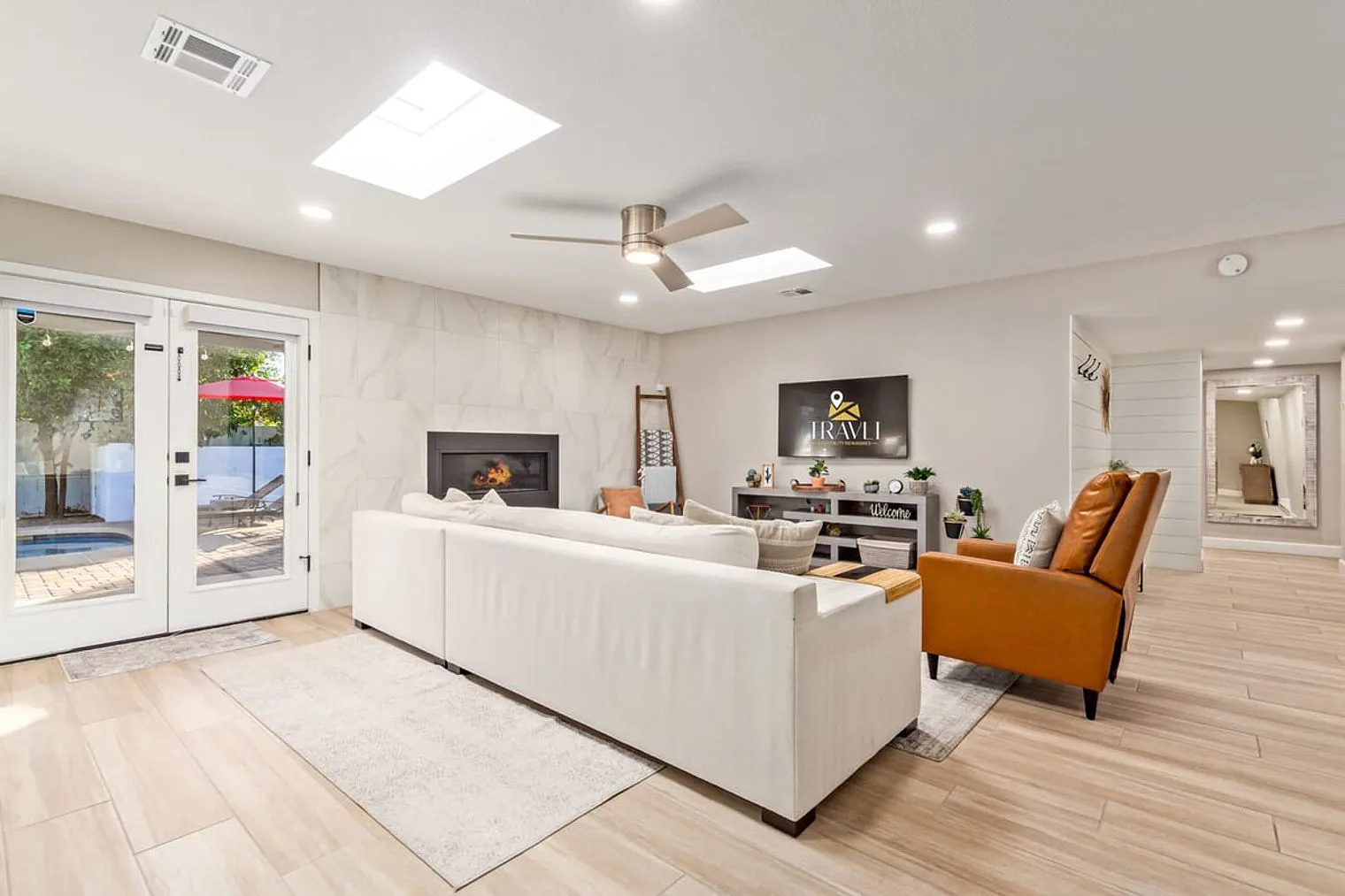 4 bed, 2.0 bath, 2389 sqft, $9,203 — Photo 3