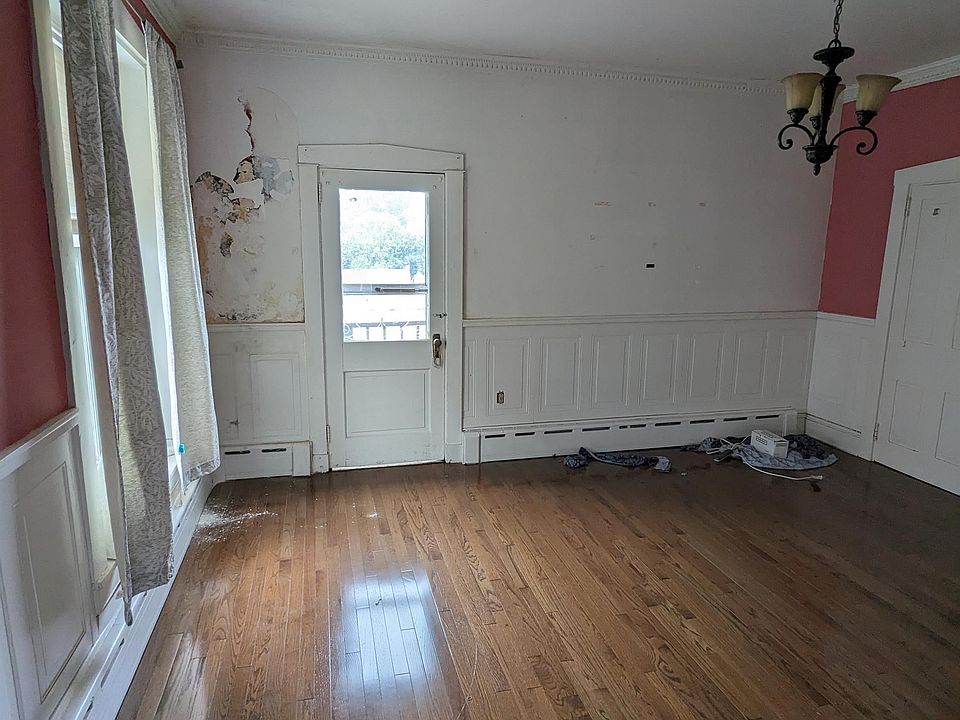 Bedroom (paint has been updated to all white since pictures were taken)