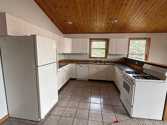 2nd image of 2461 Lakeside Dr