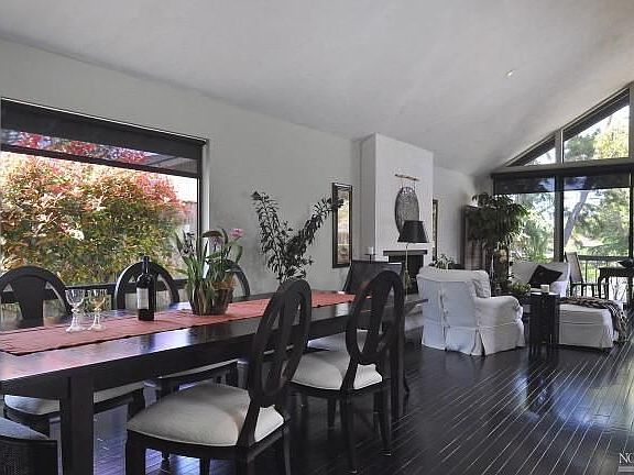 5th image of 323 Saint Andrews Dr
