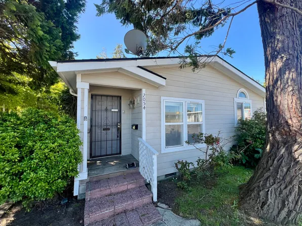 2054 Marion Ave, North Bend, OR 97459