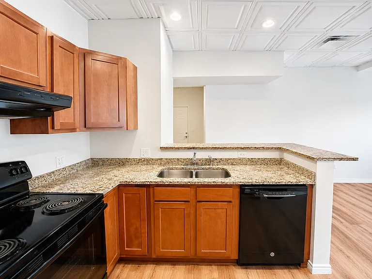 500 Red Table Apartments — Photo 33