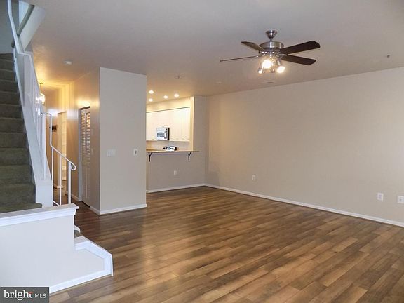 4th image of 2460 Medford Ct #18A