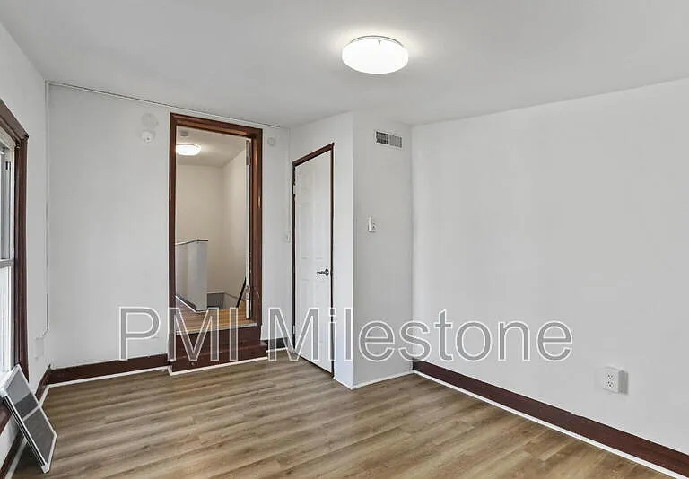 218 N College St — Photo 15