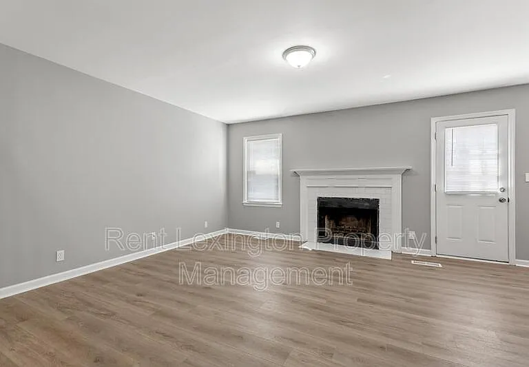 4589 Fieldmoor Dr — Photo 9