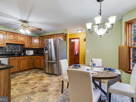 4th image of 23015 Wedgewood Ln